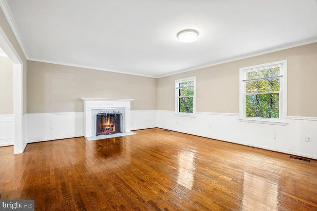 6871 CHURCHILL RD, Mclean, VA 22101