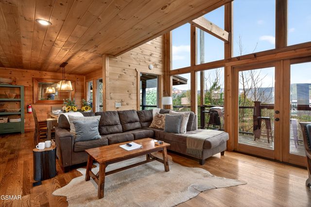 1118 Eagle Pointe Way, Pigeon Forge, TN 37863