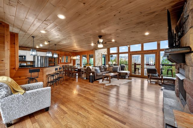 1118 Eagle Pointe Way, Pigeon Forge, TN 37863