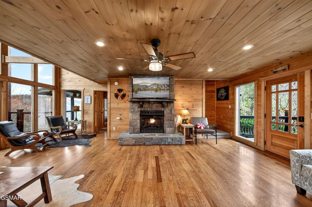 1118 Eagle Pointe Way, Pigeon Forge, TN 37863