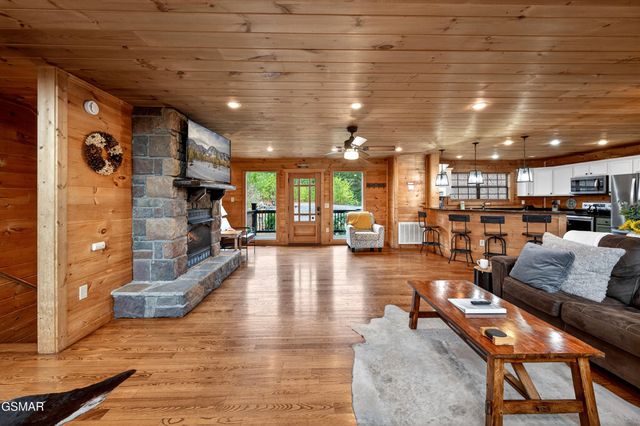 1118 Eagle Pointe Way, Pigeon Forge, TN 37863