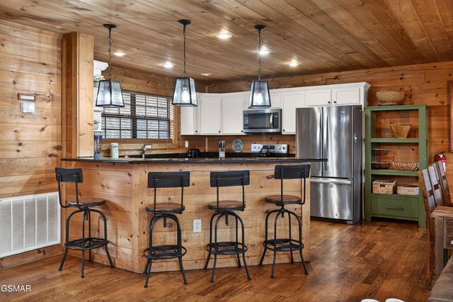 1118 Eagle Pointe Way, Pigeon Forge, TN 37863