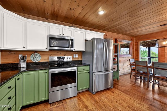 1118 Eagle Pointe Way, Pigeon Forge, TN 37863