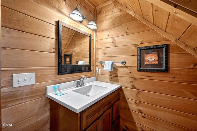 1118 Eagle Pointe Way, Pigeon Forge, TN 37863