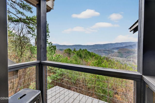 1118 Eagle Pointe Way, Pigeon Forge, TN 37863