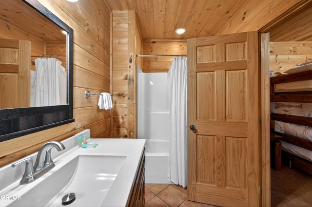 1118 Eagle Pointe Way, Pigeon Forge, TN 37863