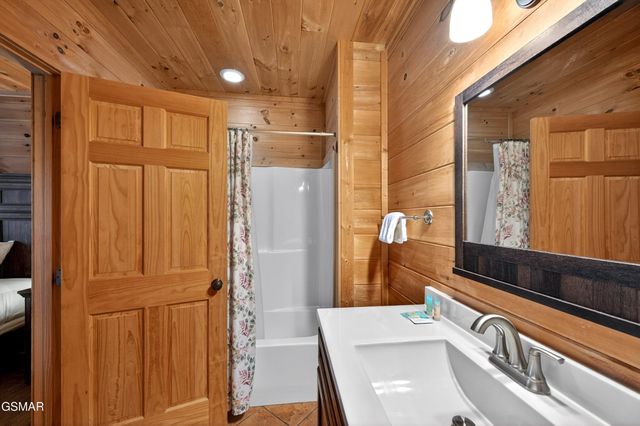 1118 Eagle Pointe Way, Pigeon Forge, TN 37863