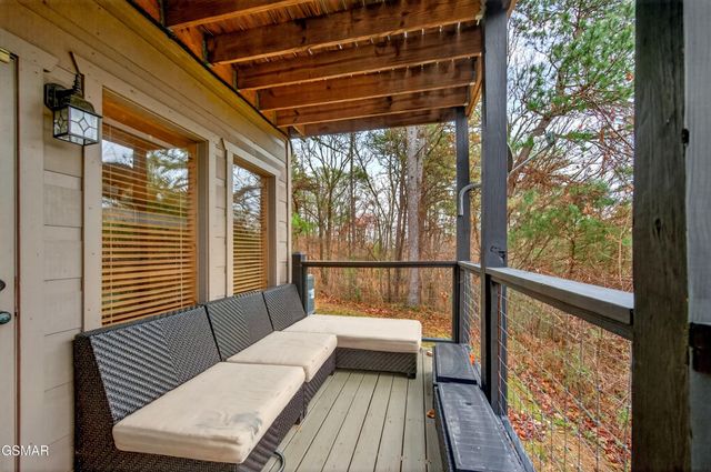 1118 Eagle Pointe Way, Pigeon Forge, TN 37863