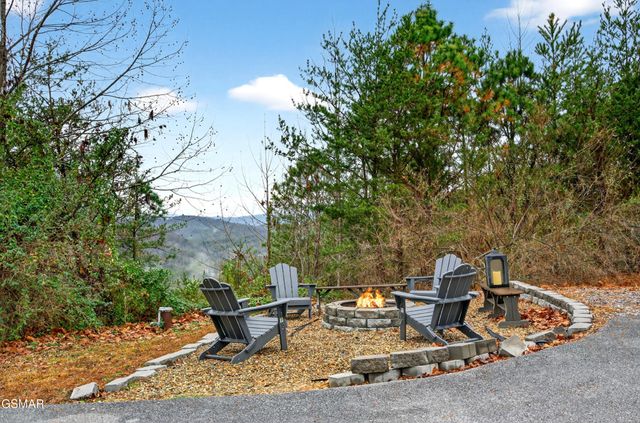 1118 Eagle Pointe Way, Pigeon Forge, TN 37863