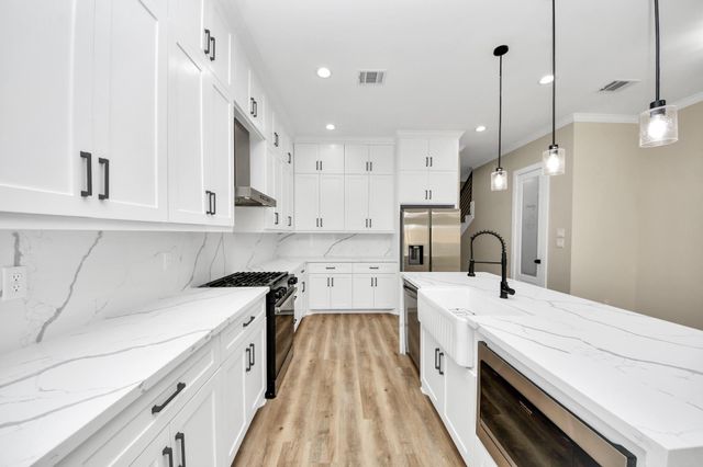 127 E 38th Street, Houston, TX 77018