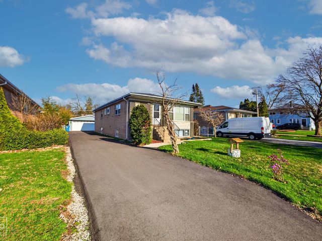 10643 S 83rd Avenue, Palos Hills, IL 60465