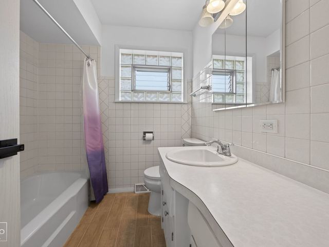 10643 S 83rd Avenue, Palos Hills, IL 60465