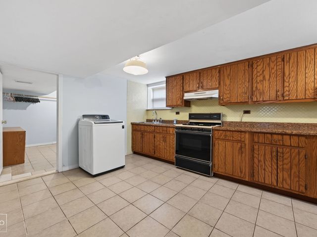 10643 S 83rd Avenue, Palos Hills, IL 60465