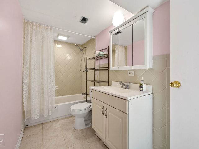 10643 S 83rd Avenue, Palos Hills, IL 60465