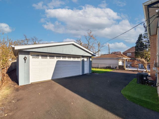 10643 S 83rd Avenue, Palos Hills, IL 60465