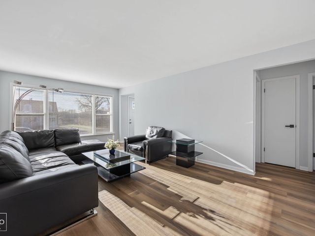 10643 S 83rd Avenue, Palos Hills, IL 60465