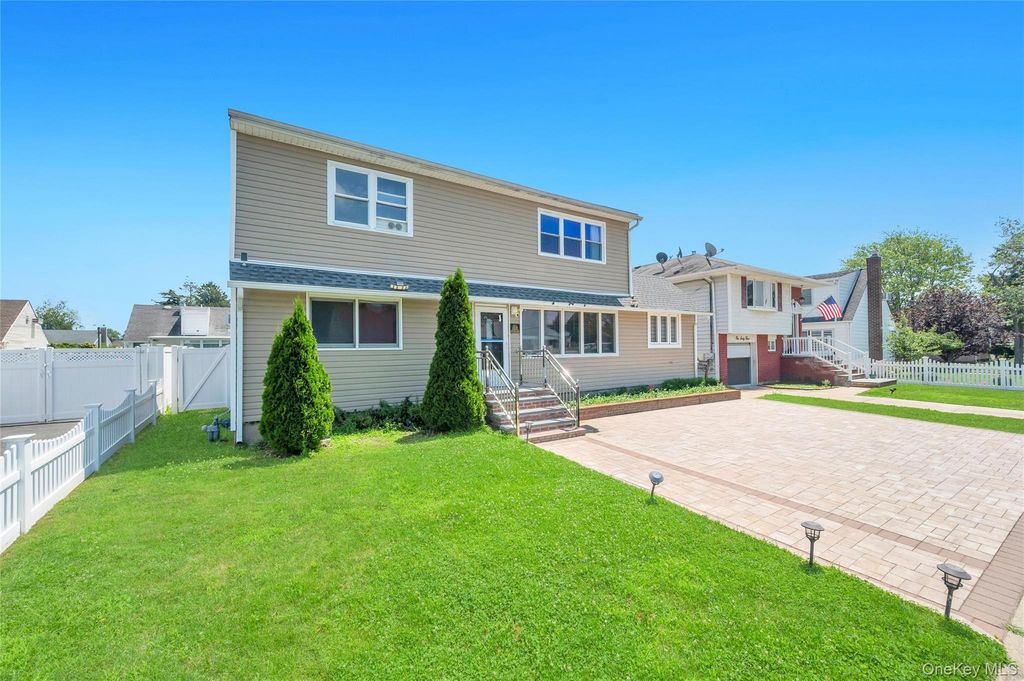 165 Wilfred Boulevard, Hicksville, NY 11801 — photo 2