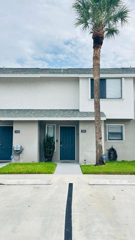 2105 Wharf Lane, Greenacres, FL 33463
