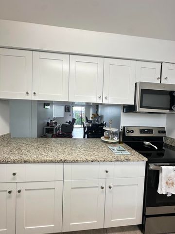 2105 Wharf Lane, Greenacres, FL 33463