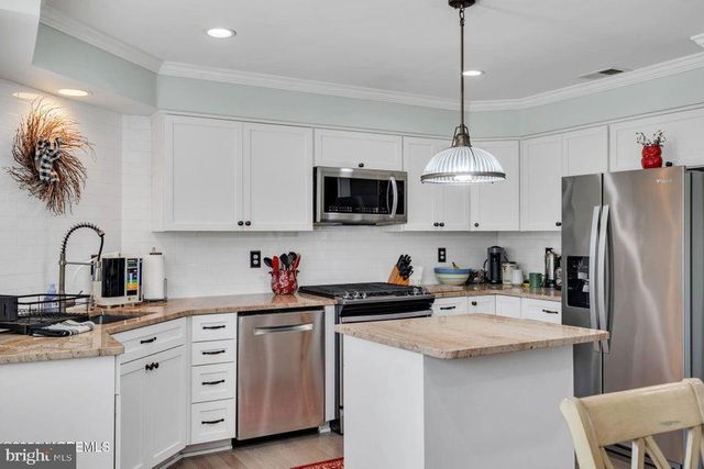 172 IMPATIENS CT, Toms River, NJ 08753