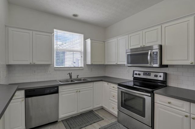 6025 Naughten Pond Drive, Columbus, OH 43213
