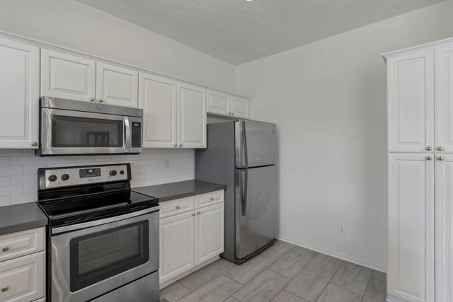 6025 Naughten Pond Drive, Columbus, OH 43213