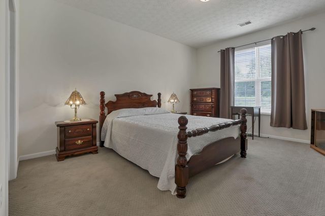 6025 Naughten Pond Drive, Columbus, OH 43213