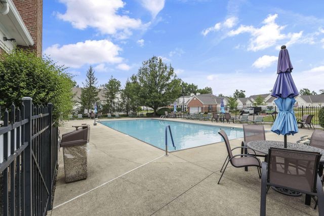 6025 Naughten Pond Drive, Columbus, OH 43213