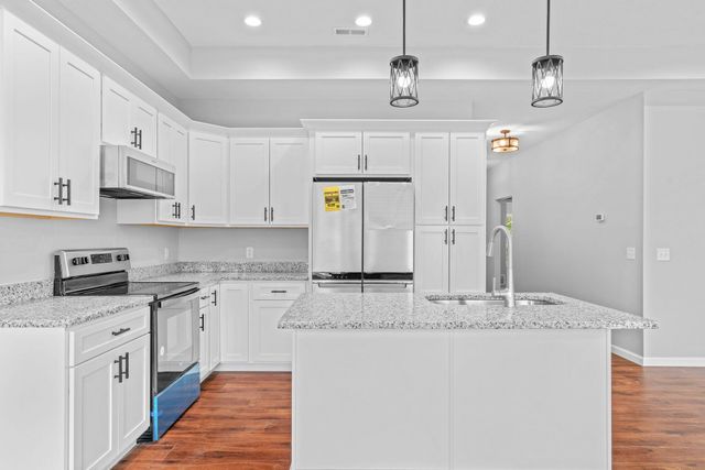 67 Thorn Rdg Road, Reeds Spring, MO 65737