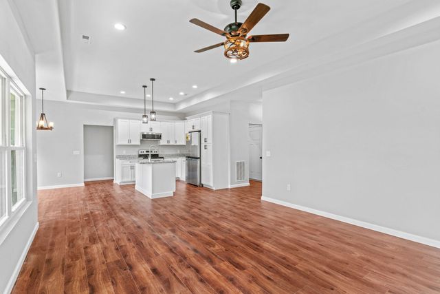 67 Thorn Rdg Road, Reeds Spring, MO 65737