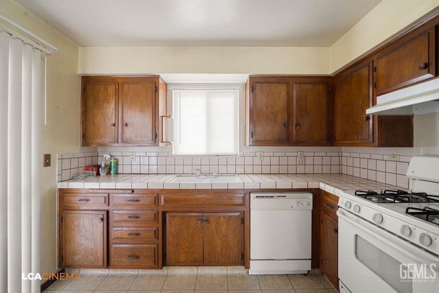 5420 Cherry Tree Lane, Bakersfield, CA 93309