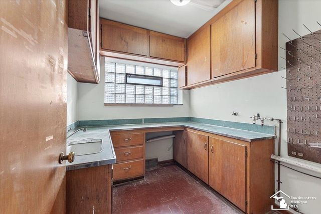 19003 Ecorse Ecorse Road, Allen Park, MI 48101