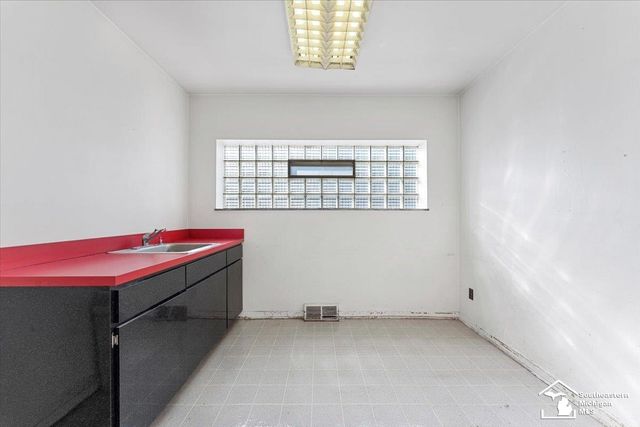 19003 Ecorse Ecorse Road, Allen Park, MI 48101