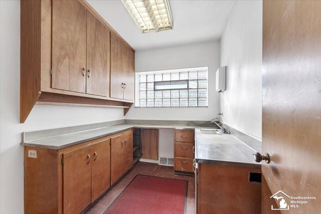 19003 Ecorse Ecorse Road, Allen Park, MI 48101