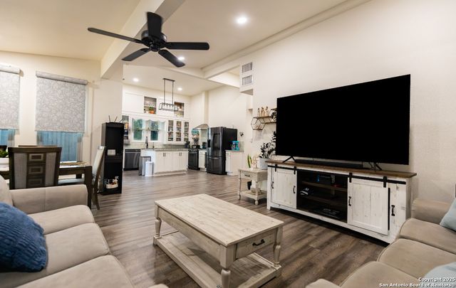 805 20th, Hondo, TX 78861