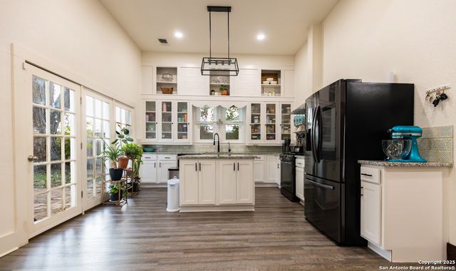 805 20th, Hondo, TX 78861