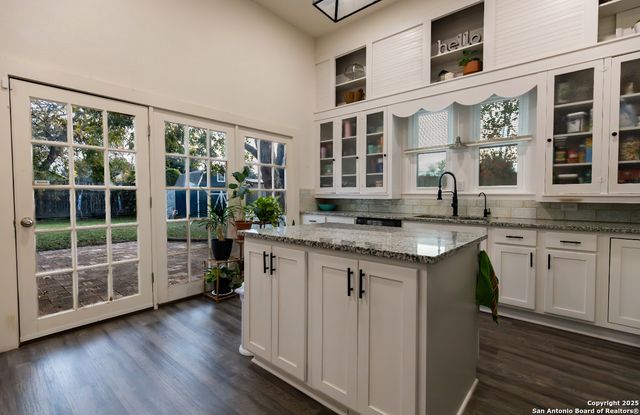 805 20th, Hondo, TX 78861