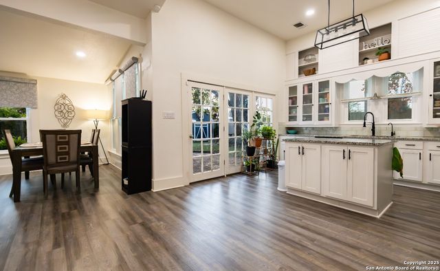 805 20th, Hondo, TX 78861