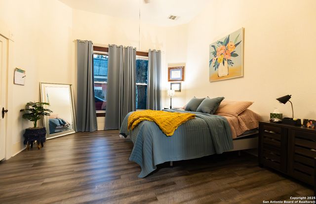 805 20th, Hondo, TX 78861