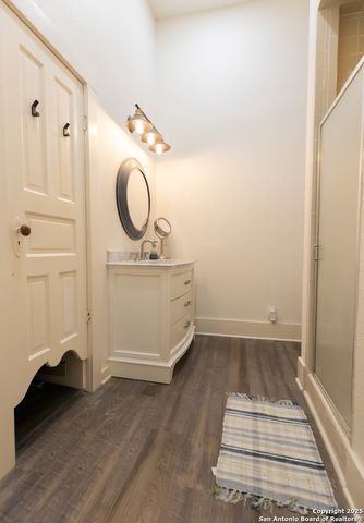 805 20th, Hondo, TX 78861