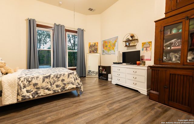 805 20th, Hondo, TX 78861