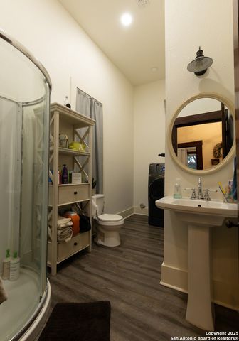 805 20th, Hondo, TX 78861