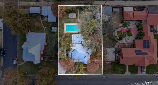 805 20th, Hondo, TX 78861