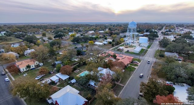 805 20th, Hondo, TX 78861