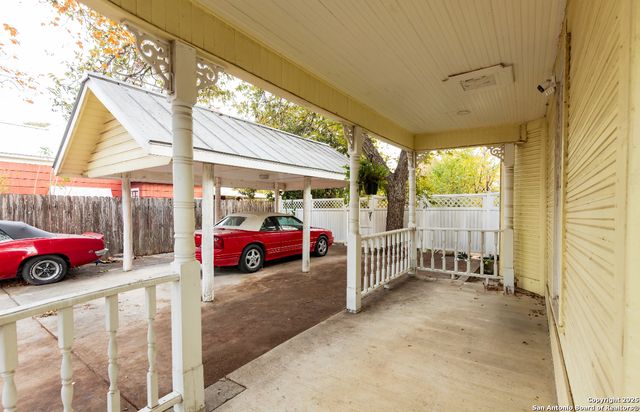 805 20th, Hondo, TX 78861