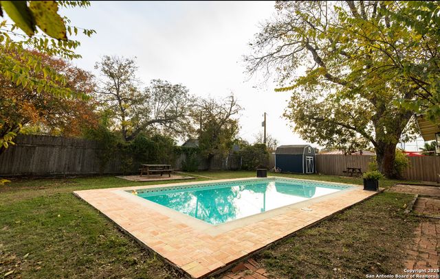 805 20th, Hondo, TX 78861