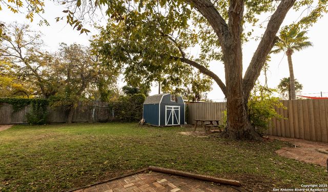 805 20th, Hondo, TX 78861