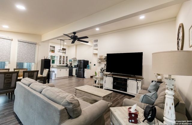 805 20th, Hondo, TX 78861