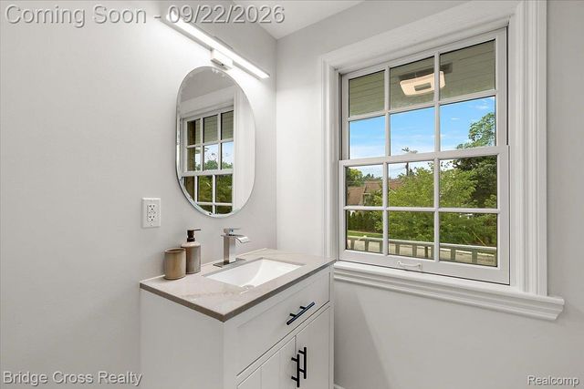 330 N Cranbrook Cross Road, Bloomfield Charter Township, MI 48301