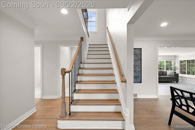 330 N Cranbrook Cross Road, Bloomfield Charter Township, MI 48301